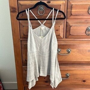 Hem & Thread Women’s Cream V-Neck Top Size Large NWT